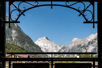 Ein allgemeiner Bergblick oder ein Berglick von des Hotels aus