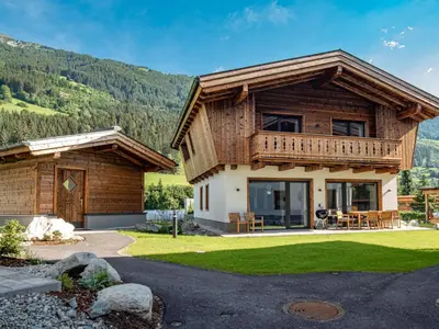 Ein allgemeiner Bergblick oder ein Berglick von des Ferienhauses aus