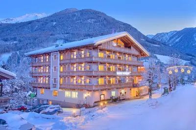 Ein allgemeiner Bergblick oder ein Berglick von des Hotels aus