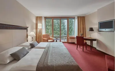 Ein Bett oder Betten in einem Zimmer der Unterkunft Lebenberg Schlosshotel-Kitzbühel