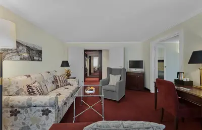 Ein Sitzbereich in der Unterkunft Lebenberg Schlosshotel-Kitzbühel