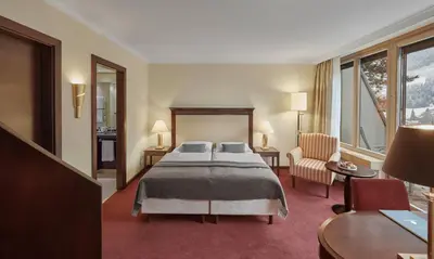 Ein Bett oder Betten in einem Zimmer der Unterkunft Lebenberg Schlosshotel-Kitzbühel