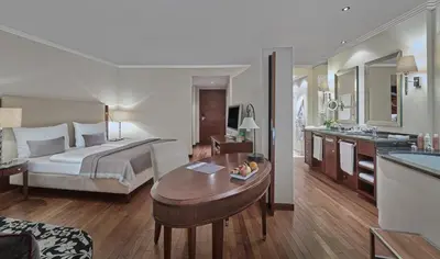 Ein Bett oder Betten in einem Zimmer der Unterkunft Lebenberg Schlosshotel-Kitzbühel
