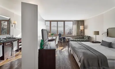 Ein Bett oder Betten in einem Zimmer der Unterkunft Lebenberg Schlosshotel-Kitzbühel