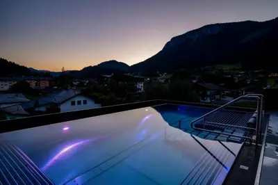 Ein allgemeiner Bergblick oder ein Berglick von des Hotels aus