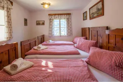Ein Bett oder Betten in einem Zimmer der Unterkunft Mountain-view Cottage 15 beds-Pets welcome
