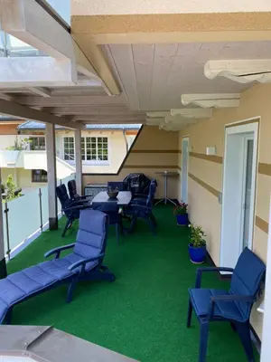 Ein Sitzbereich in der Unterkunft Ferienwohnung Wildkogelblick