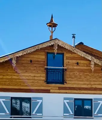 Das Gebäude in dem sich das Privatzimmer befindet