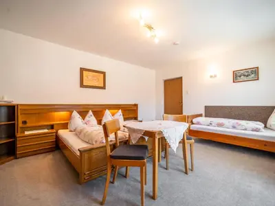 Ein Bett oder Betten in einem Zimmer der Unterkunft Tiroler Gästehaus