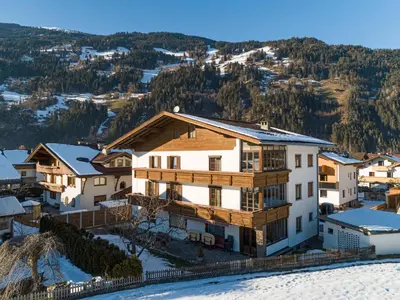 Ein allgemeiner Bergblick oder ein Berglick von des Ferienhauses aus