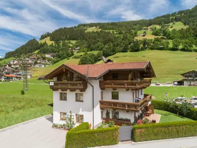 Ein allgemeiner Bergblick oder ein Berglick von der Ferienwohnung aus