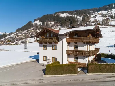 Ein allgemeiner Bergblick oder ein Berglick von der Ferienwohnung aus