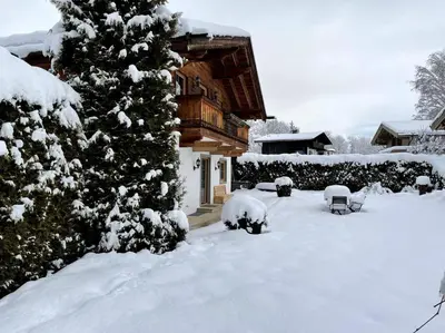 Das gemütliche Chalet im Bergdoktordorf Ellmau im Winter