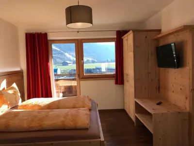 Ein Bett oder Betten in einem Zimmer der Unterkunft Villa Rosa-Panorama App