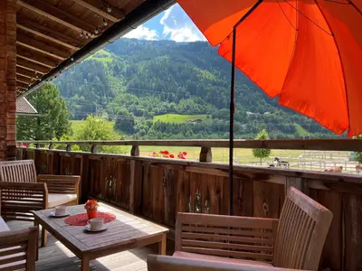Ein allgemeiner Bergblick oder ein Berglick von der Ferienwohnung aus