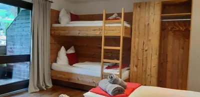Ein Bett oder Betten in einem Zimmer der Unterkunft Gästehaus Huber