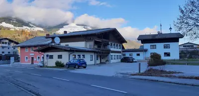 Ein allgemeiner Bergblick oder ein Berglick von des Privatzimmers aus