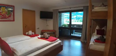 Ein Bett oder Betten in einem Zimmer der Unterkunft Gästehaus Huber