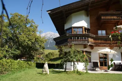 Ein Garten an der Unterkunft Appartementhaus Zum Schneider