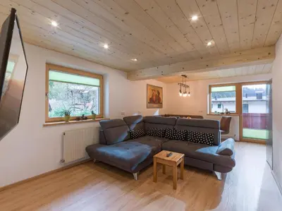 Ein Sitzbereich in der Unterkunft Ferienwohnung Schmiderer