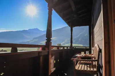 Ein allgemeiner Bergblick oder ein Berglick von der Ferienwohnung aus