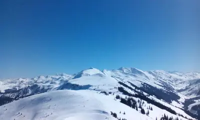 Ein allgemeiner Bergblick oder ein Berglick von der Ferienwohnung aus