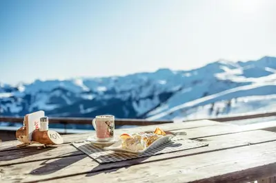 Ein allgemeiner Bergblick oder ein Berglick von der Ferienwohnung aus