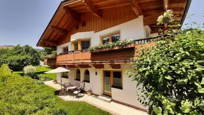 Ein Garten an der Unterkunft Ferienwohnung Aschaber