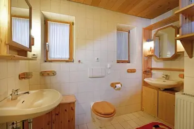 Ein Badezimmer in der Unterkunft Haus Gerdi