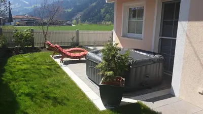 Ein Garten an der Unterkunft Apart Schiestl