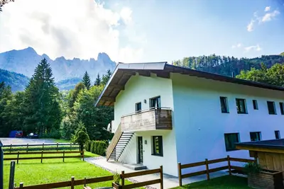 Ein allgemeiner Bergblick oder ein Berglick von der Ferienwohnung aus