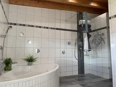 Ein Badezimmer in der Unterkunft Ferienwohnungen Pletzenauer
