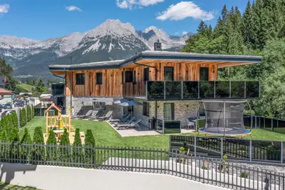 Ein allgemeiner Bergblick oder ein Berglick von der Ferienwohnung aus