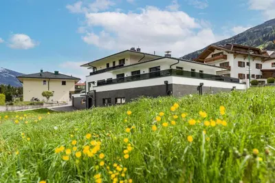 Ein allgemeiner Bergblick oder ein Berglick von der Ferienwohnung aus