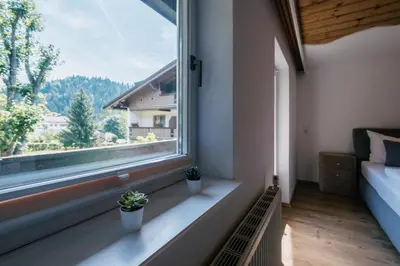 Ein allgemeiner Bergblick oder ein Berglick von der Ferienwohnung aus