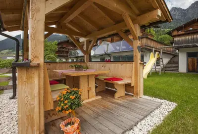 Ein allgemeiner Bergblick oder ein Berglick von der Ferienwohnung aus