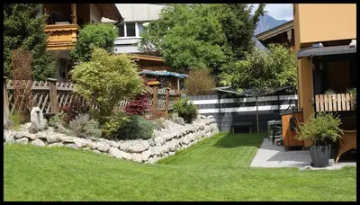 Ein Garten an der Unterkunft Apartment Tirol