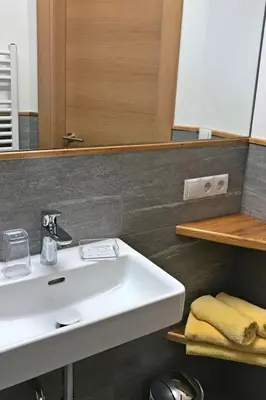 Ein Badezimmer in der Unterkunft Holiday Home Zeller by Interhome