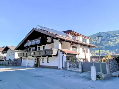 Ein allgemeiner Bergblick oder ein Berglick von der Ferienwohnung aus