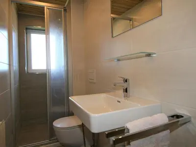 Ein Badezimmer in der Unterkunft Apartment Unterflöber-1 by Interhome