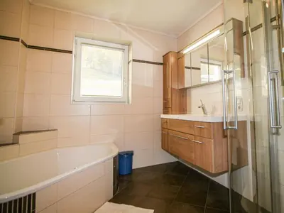 Ein Badezimmer in der Unterkunft Apartment Haus Wurm by Interhome