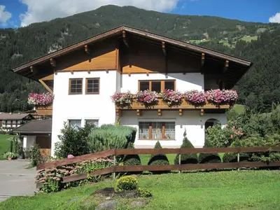 Ein allgemeiner Bergblick oder ein Berglick von der Ferienwohnung aus