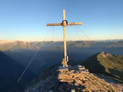 Ein allgemeiner Bergblick oder ein Berglick von der Ferienwohnung aus