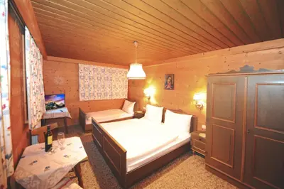 Ein Bett oder Betten in einem Zimmer der Unterkunft Riederhof
