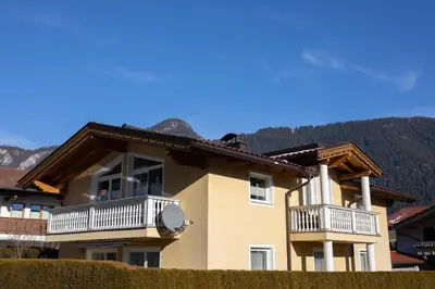 Ein allgemeiner Bergblick oder ein Berglick von der Ferienwohnung aus