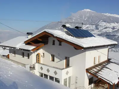 Ein allgemeiner Bergblick oder ein Berglick von der Ferienwohnung aus