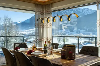 Ein allgemeiner Bergblick oder ein Berglick von der Ferienwohnung aus