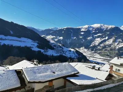Ein allgemeiner Bergblick oder ein Berglick von der Ferienwohnung aus