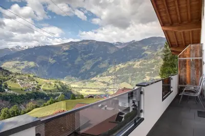 Ein allgemeiner Bergblick oder ein Berglick von der Ferienwohnung aus