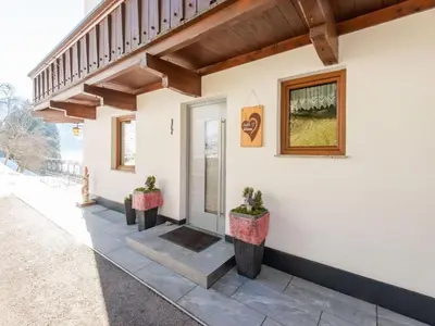 Das Gebäude in dem sich das Ferienhaus befindet
